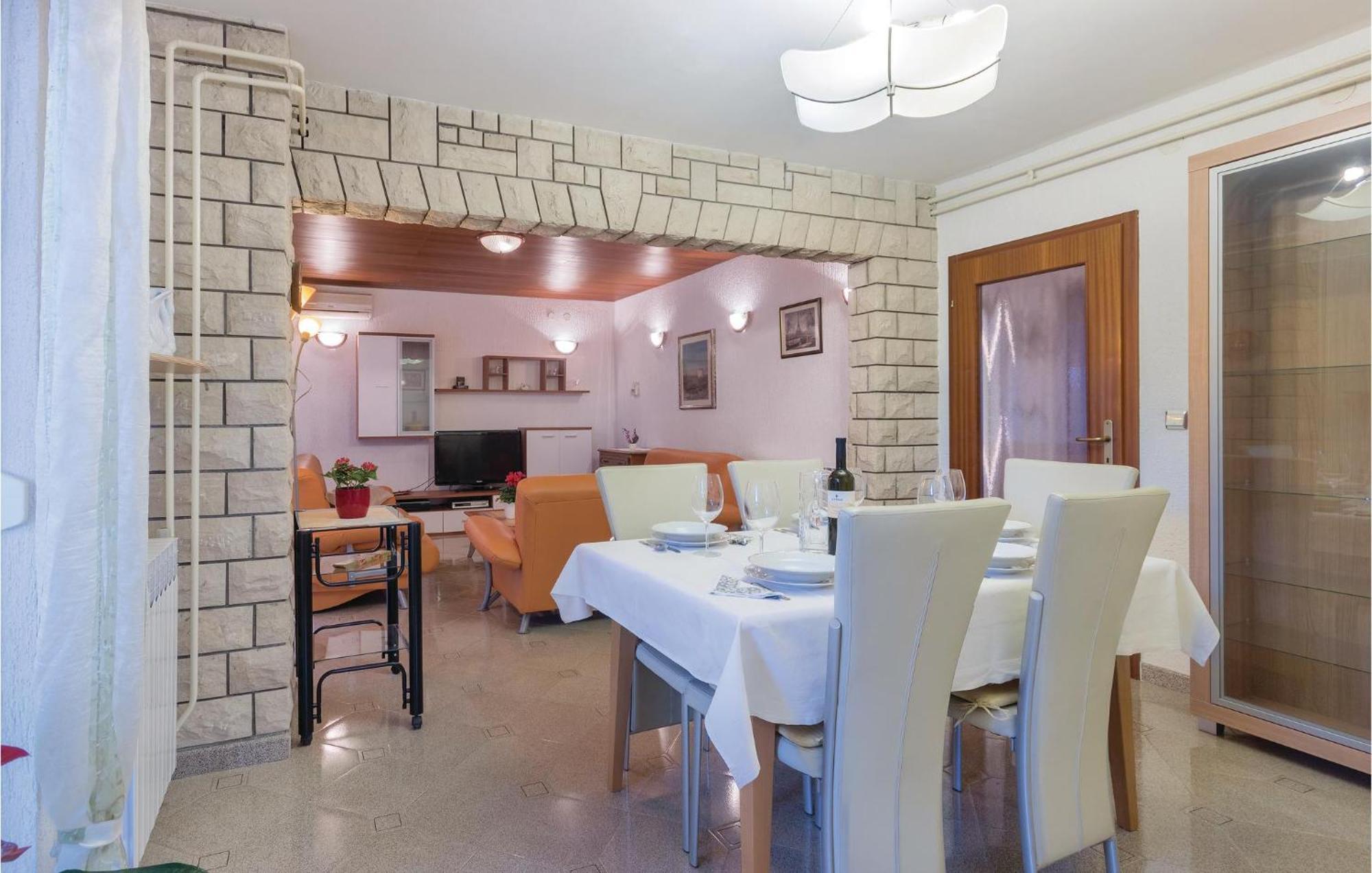Apartment Amazing In With Wifi Pula