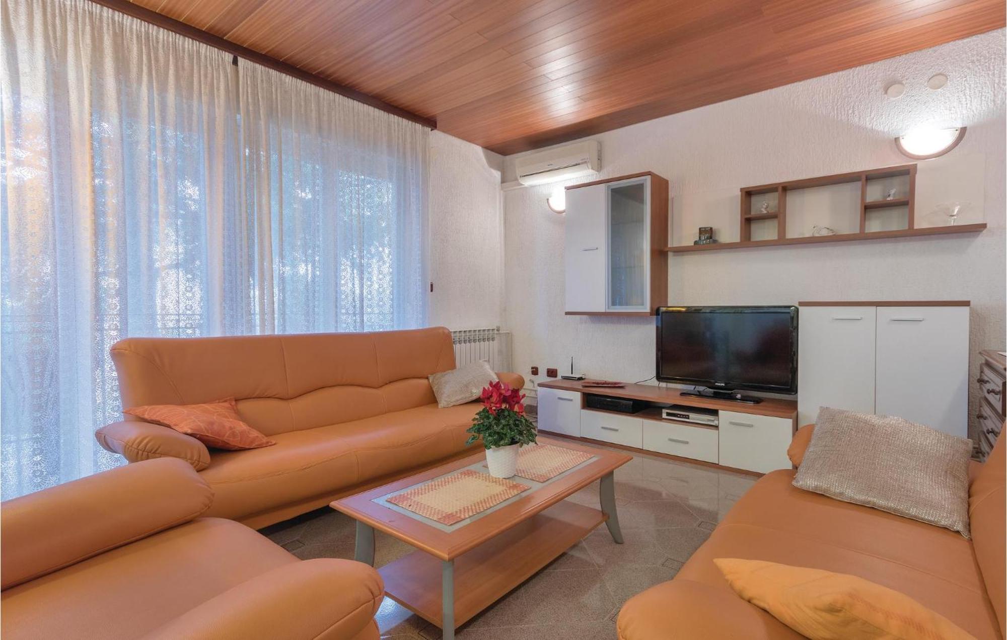 Apartment Amazing In With Wifi Pula