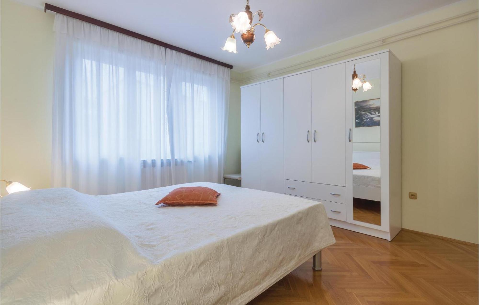 Apartment Amazing In With Wifi Pula